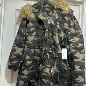 Faux fur hooded camouflage jacket. Size large